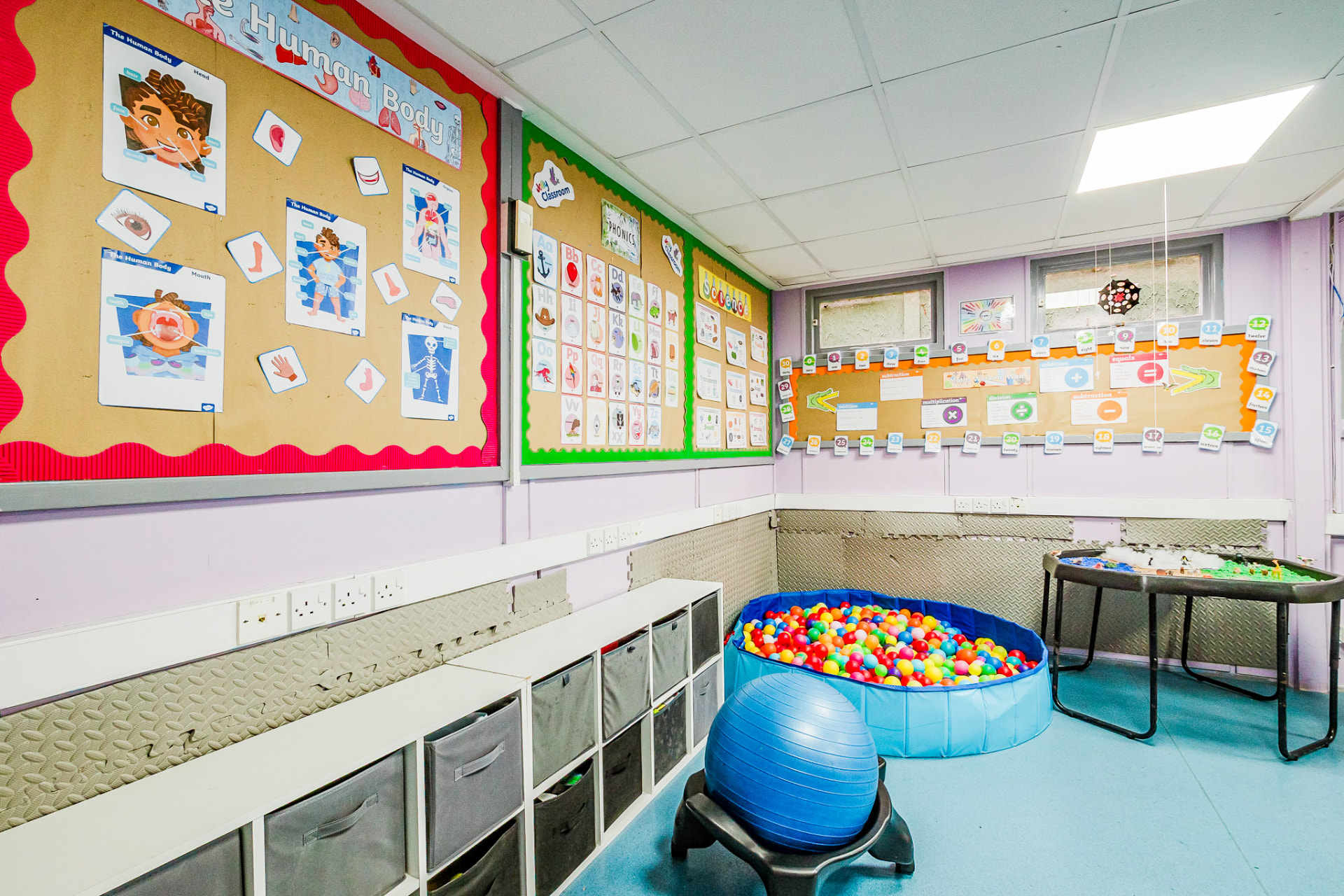 Ball pool and sensory tray in the learning space